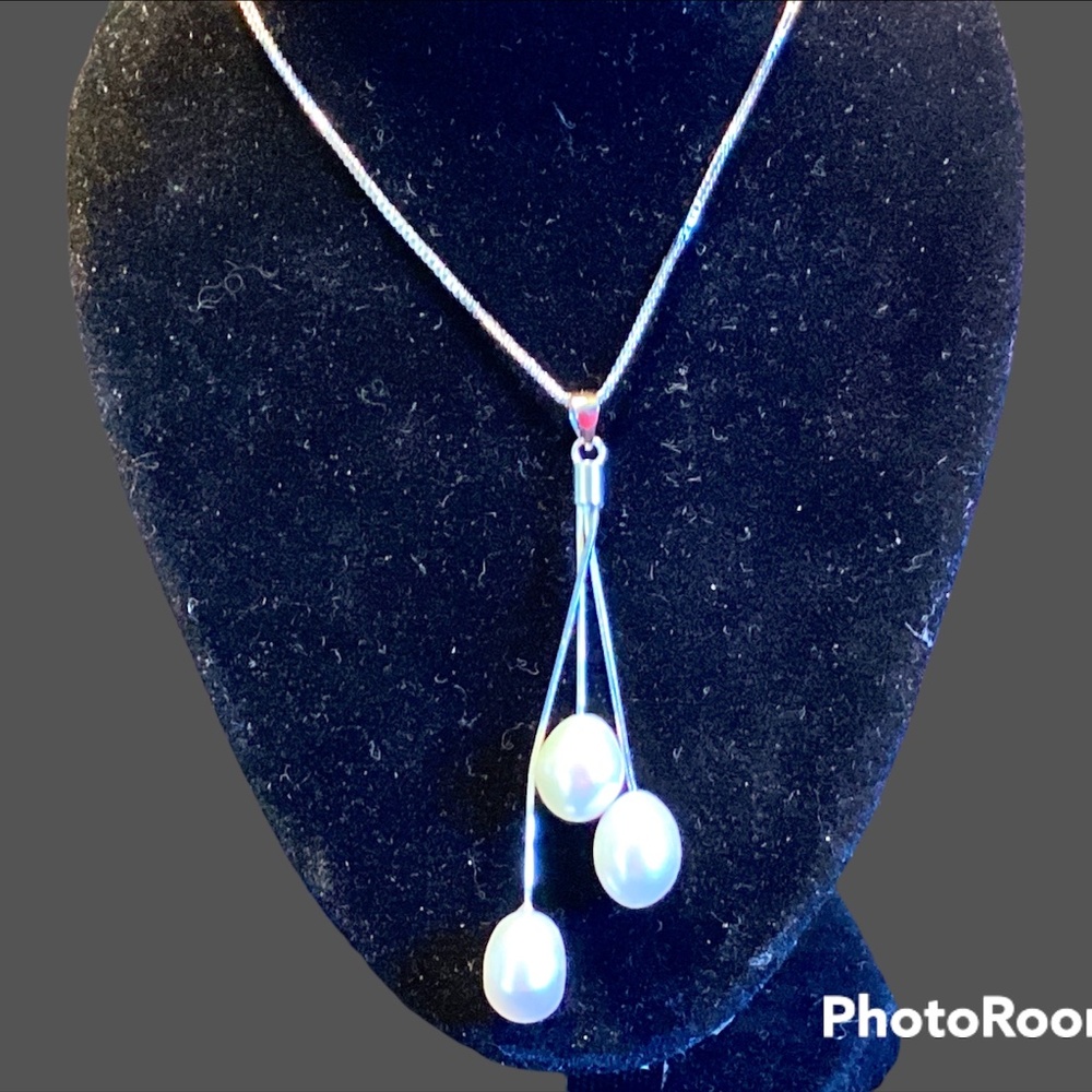 Triple freshwater white pearl necklace NWOT